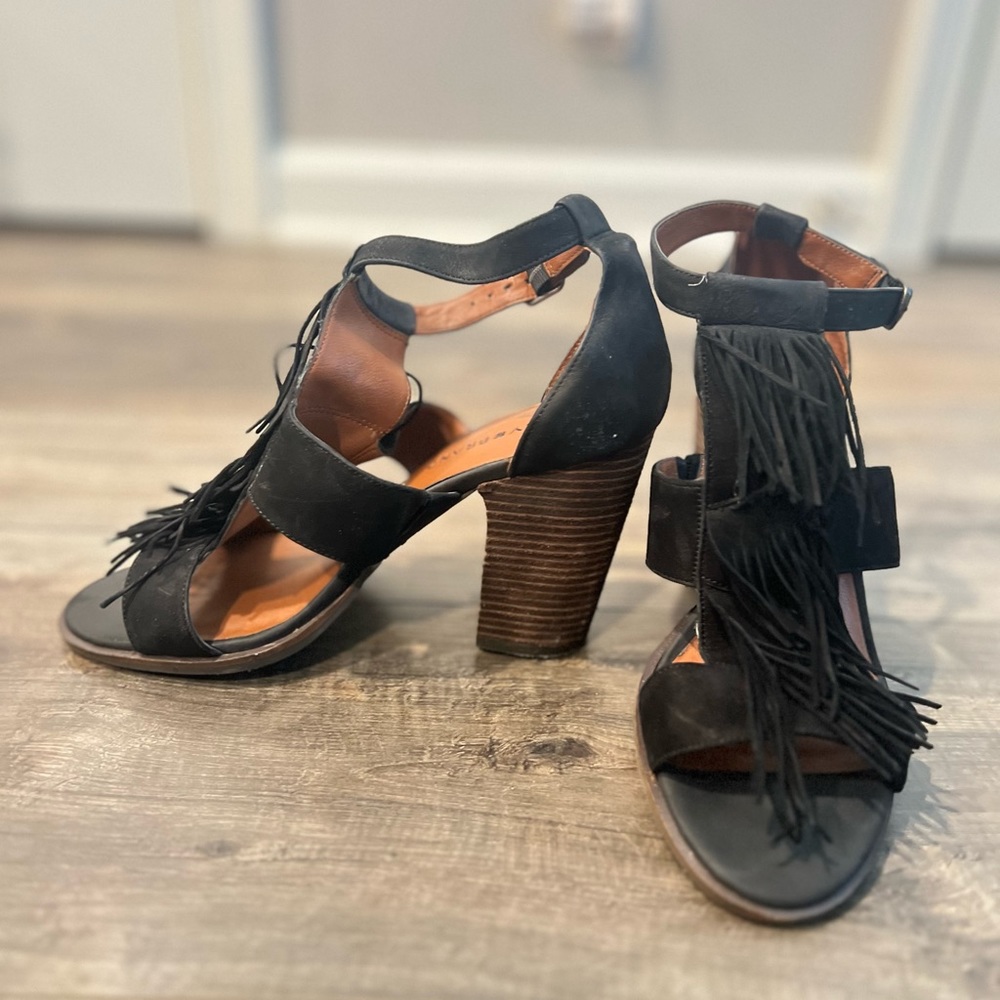 Lucky Brand black leather fringe open toe ankle strap block heels *size 10*